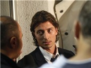 Bóng đá anh, ngoại hạng anh, lịch thi đấu euro 2012, Montolivo xin lỗi vì cười lúc mặc niệm